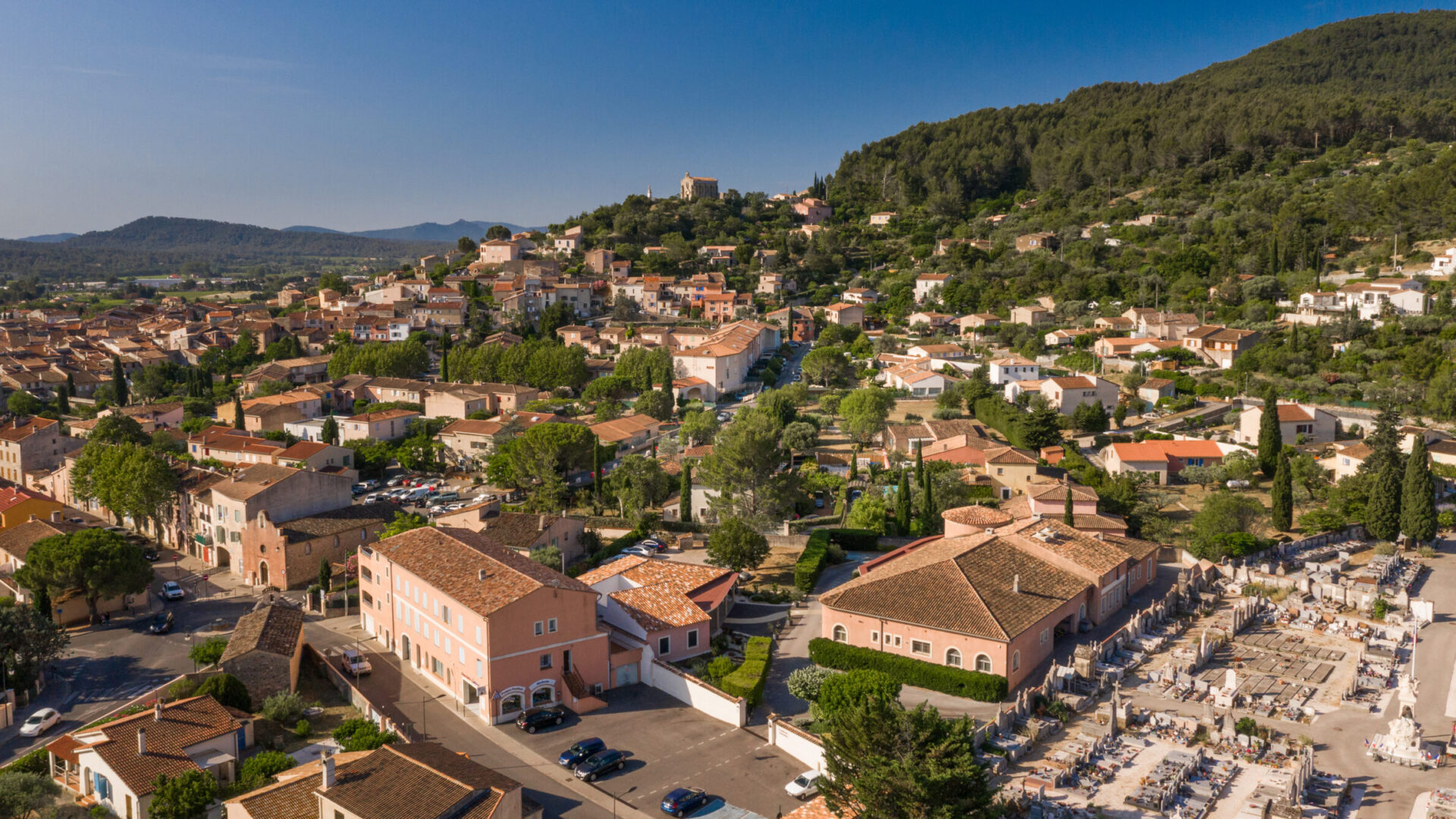 Vue aérienne de Cuers