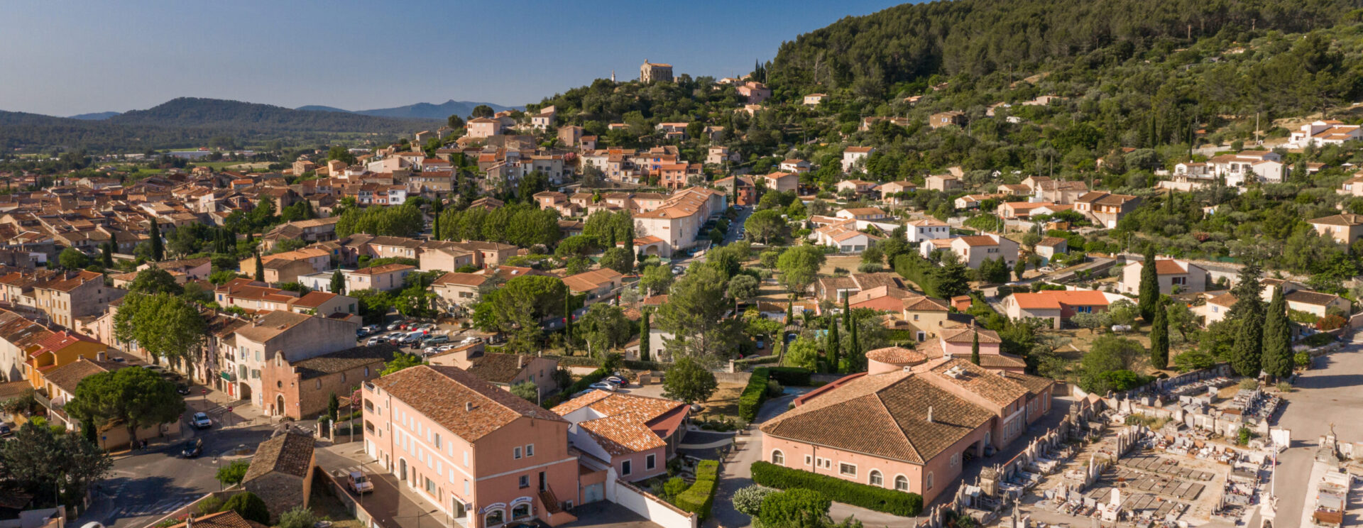 Vue aérienne de Cuers