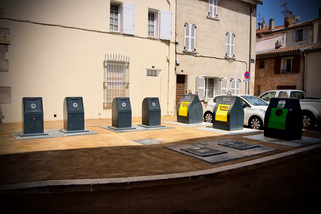 Ponts d'apports Volontaires de la place Audibert à Cuers - Agrandir l'image, fenêtre modale