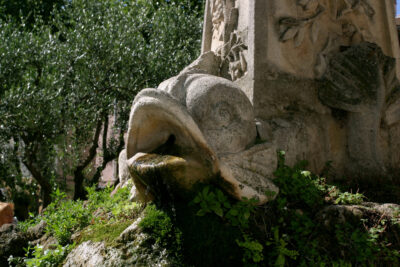 Fontaine du coq place du Géneral de Gaulle - détails - Agrandir l'image 5 sur 6, fenêtre modale