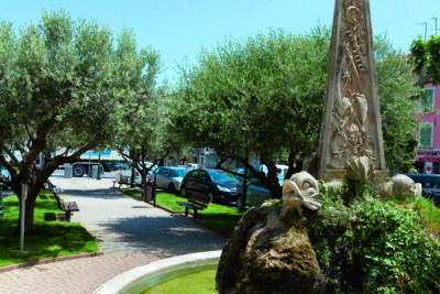 Fontaine du coq place du Géneral de Gaulle - Agrandir l'image 3 sur 6, fenêtre modale